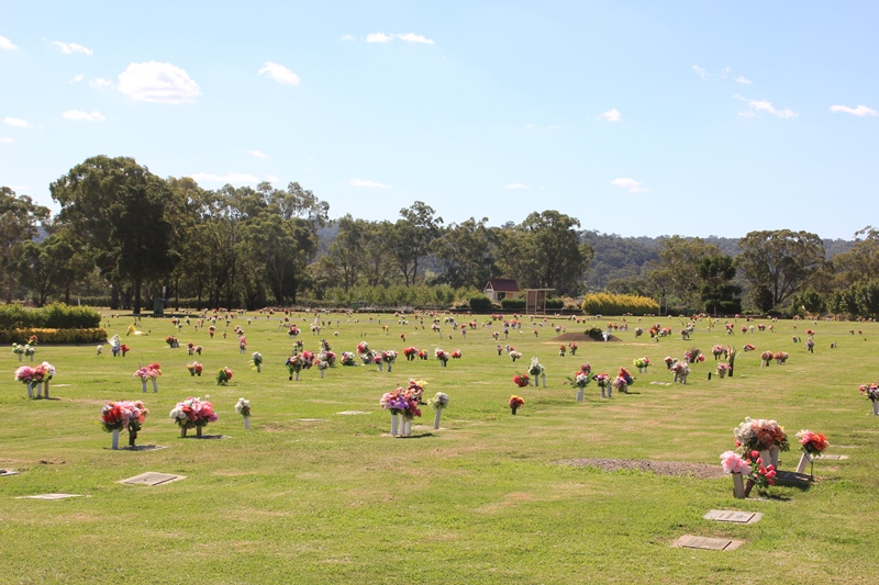 Warwick cemetery - lawn cemetery